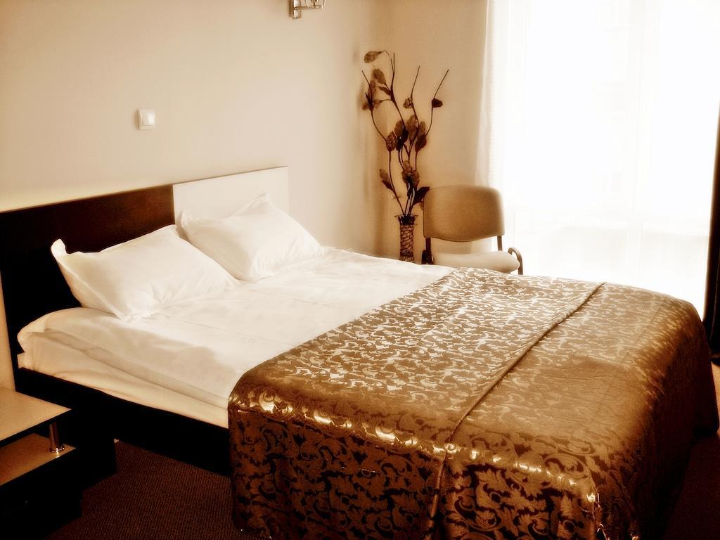 Hotel Babilon Bucareste Quarto foto