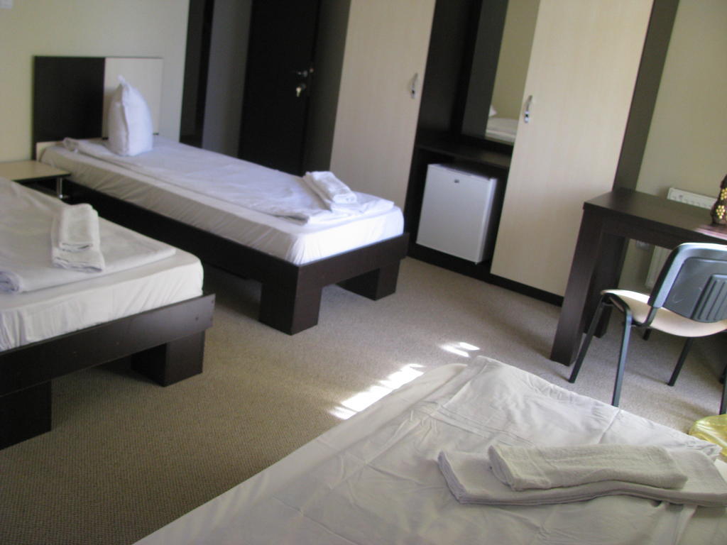 Hotel Babilon Bucareste Quarto foto