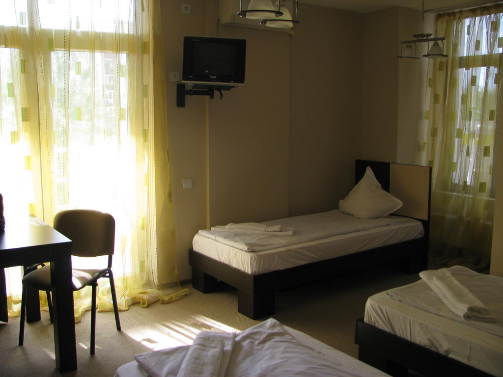 Hotel Babilon Bucareste Quarto foto