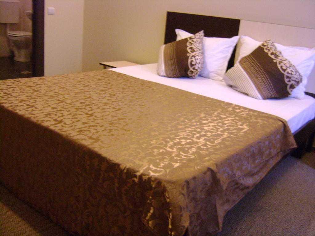 Hotel Babilon Bucareste Quarto foto