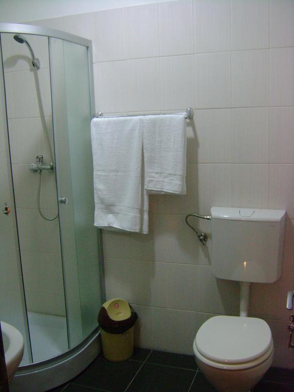 Hotel Babilon Bucareste Quarto foto