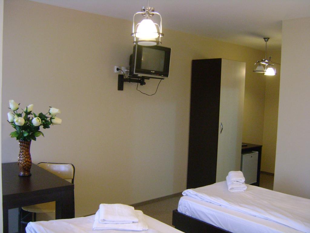 Hotel Babilon Bucareste Quarto foto