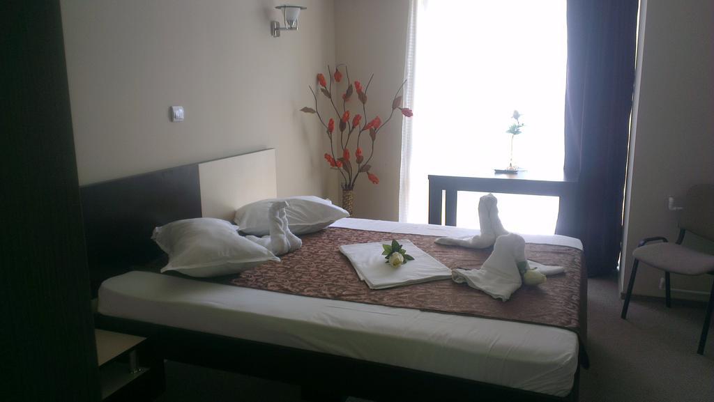 Hotel Babilon Bucareste Quarto foto